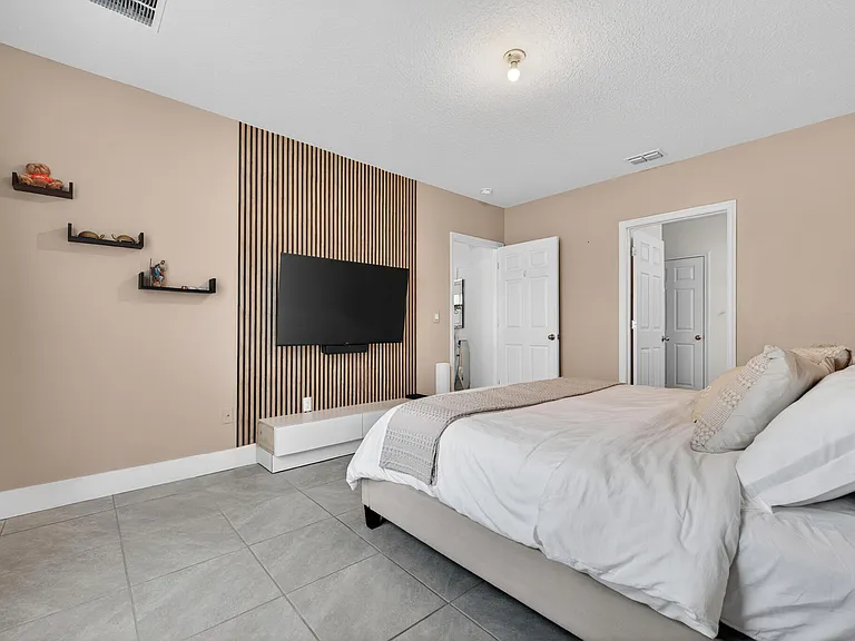 502 NW Kingston St — Photo 11