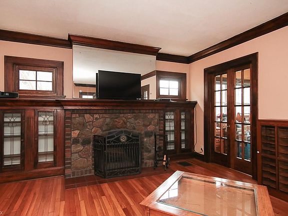 3rd image of 2067 Lakeland Ave
