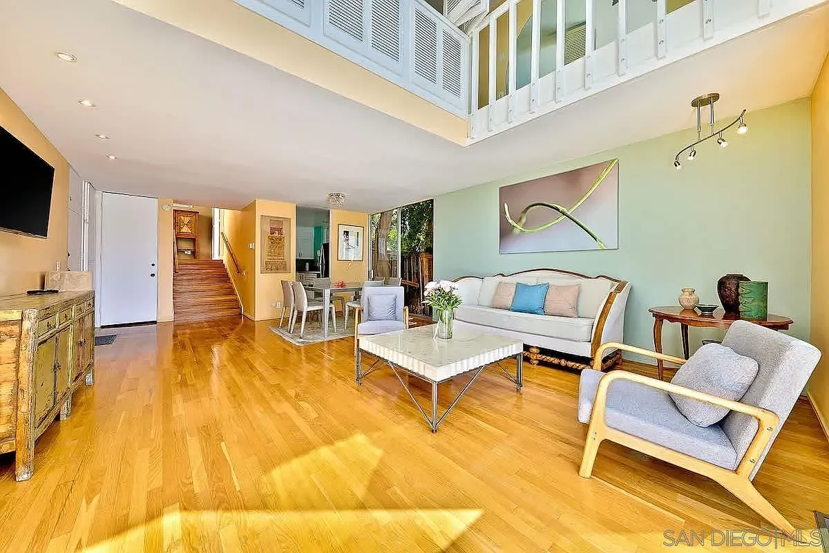 2 bed, 2.0 bath, 1369 sqft, $6,750 — Photo 4