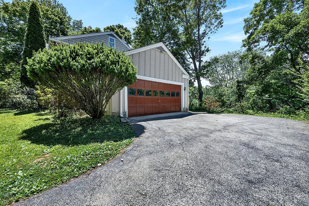 4 bed, 2460 sqft, $4,800 — Photo 3