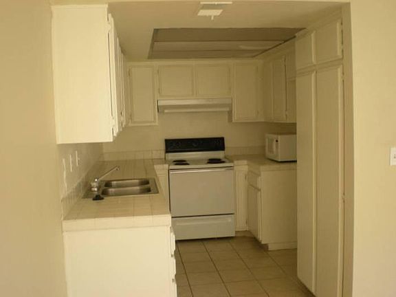 2nd image of 803 E Victoria St Unit 127
