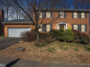 9824 Five Oaks Rd, Fairfax, VA 22031