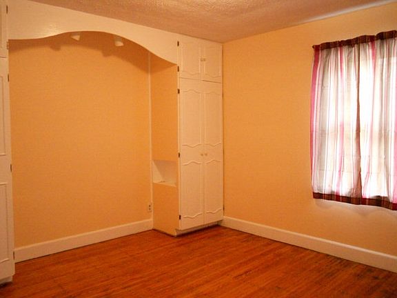 4th image of 261 Clover Ave