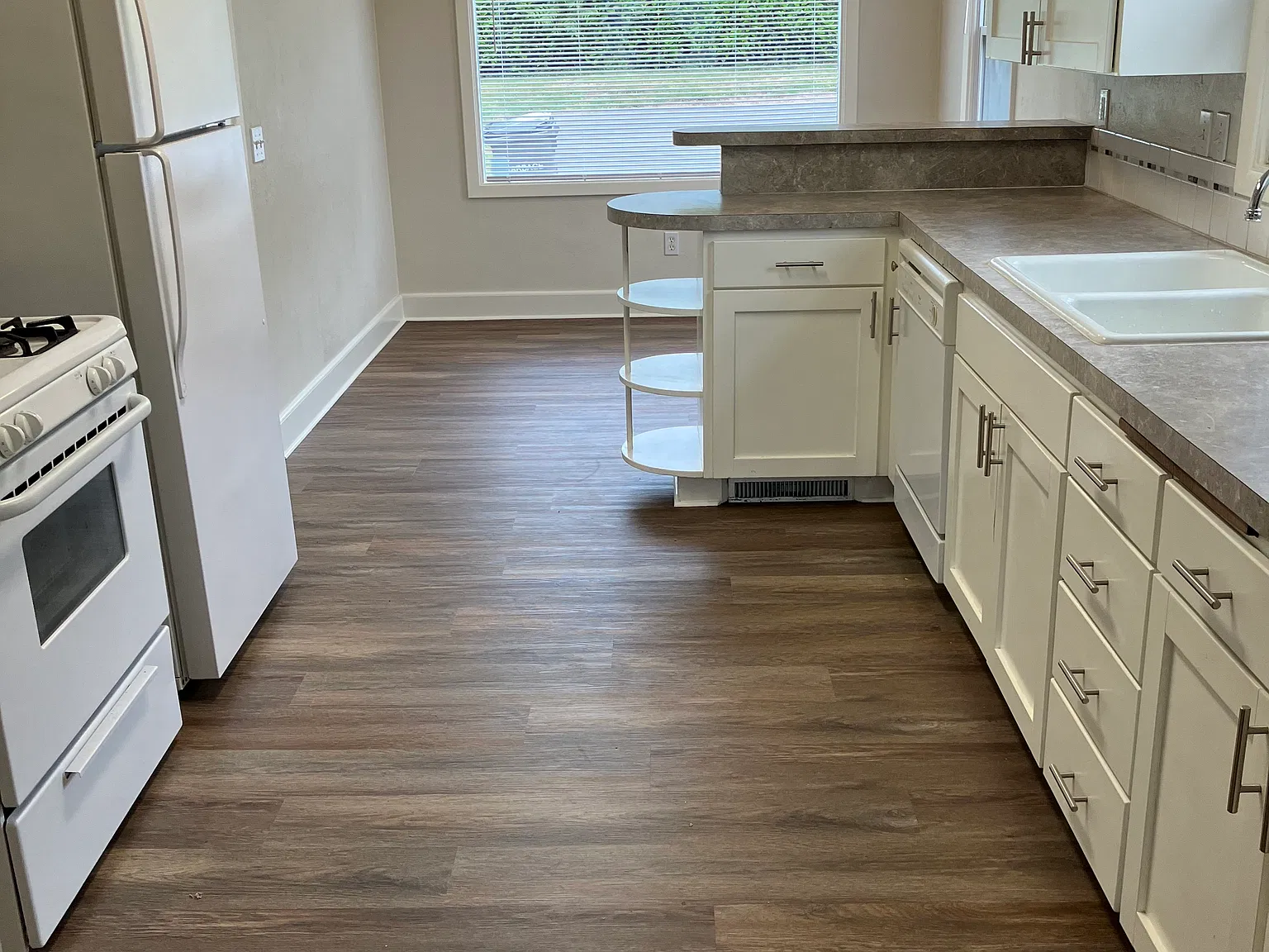 3 bed, 1280 sqft, $2,400 — Photo 1