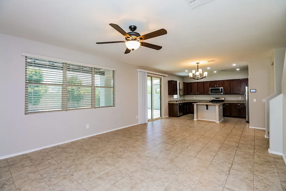 3 bed, 2.5 bath, 2468 sqft, $2,955 — Photo 4