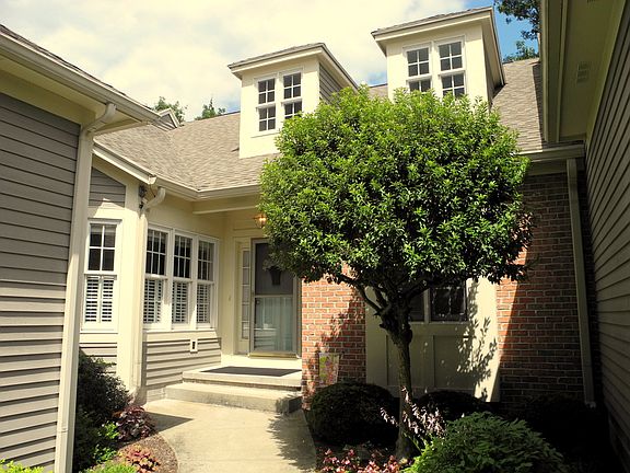 2nd image of 5 Hampshire Ln