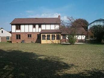 3rd image of 815 Briarwood Ct