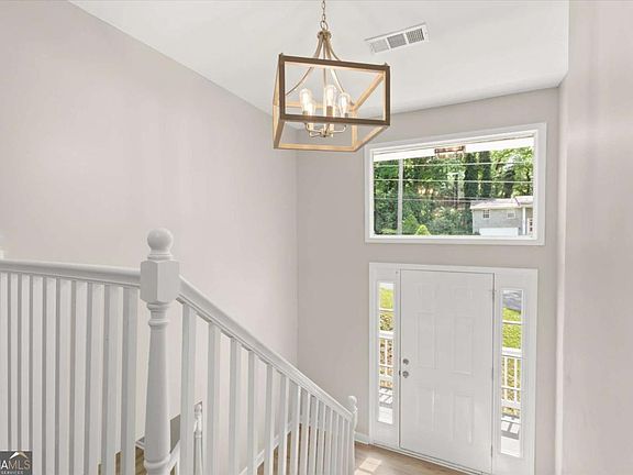 4th image of 495 Larchmont Cir NW
