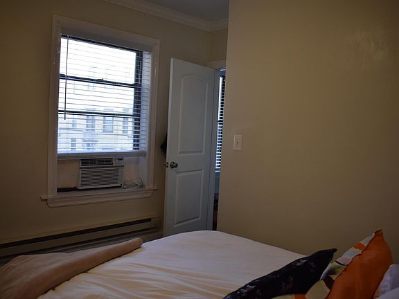 3rd image of 3824 N Greenview Ave #1S