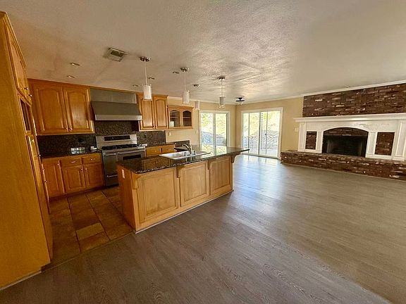 5th image of 15189 Palisade St
