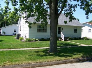 118 E North St, Forrest, IL 61741