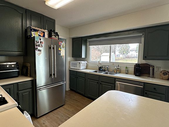 3rd image of 228 Embleton Rd