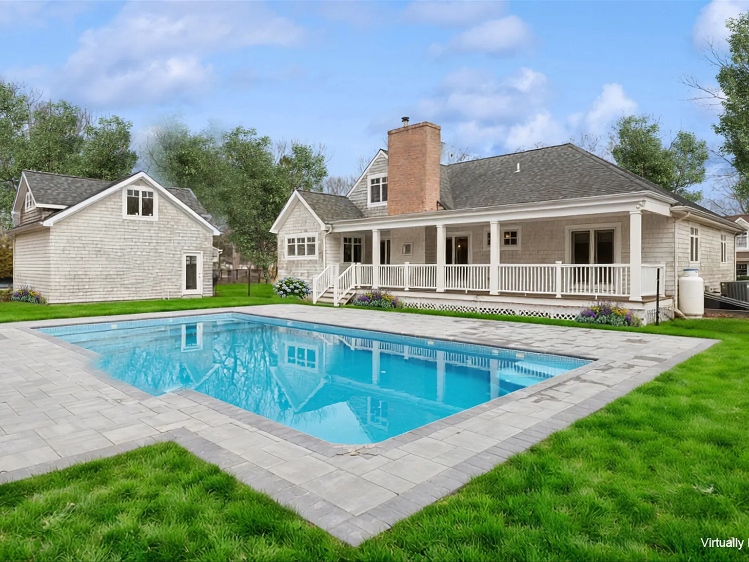 East Quouge Post Modern Home With New Pool And Patio — Photo 4