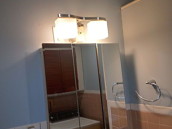 2nd image of 383 Shoreland Cir