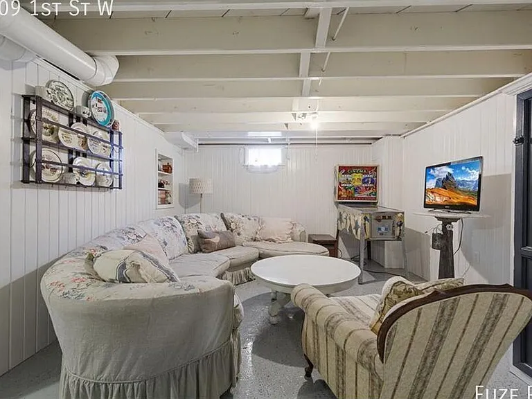 809 1st St W — Photo 6