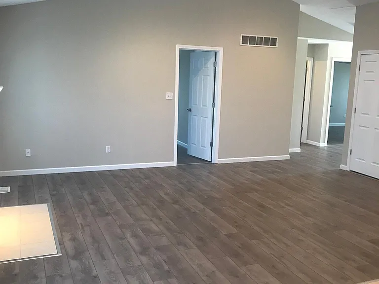 306 Jillian Dr — Photo 7