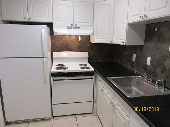 3rd image of 2775 Taft St APT 102