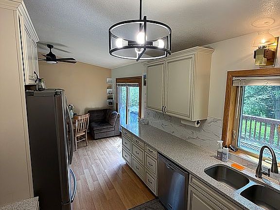 5th image of 120 Chapman Ct
