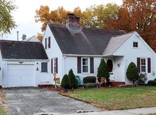 19 Ford St, Springfield, MA 01118