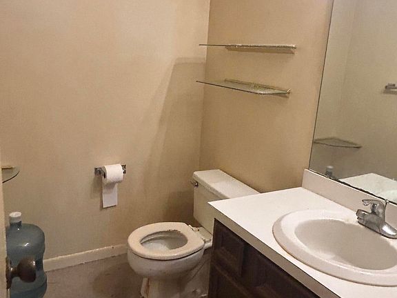 5th image of 4100 Five Oaks Dr Unit 33