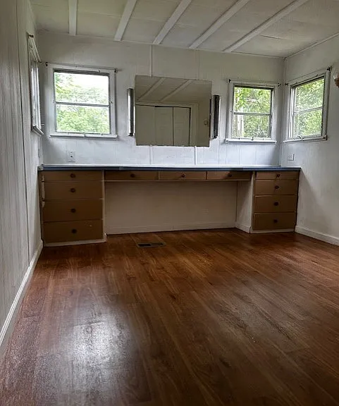 1811 Crestview Dr — Photo 5