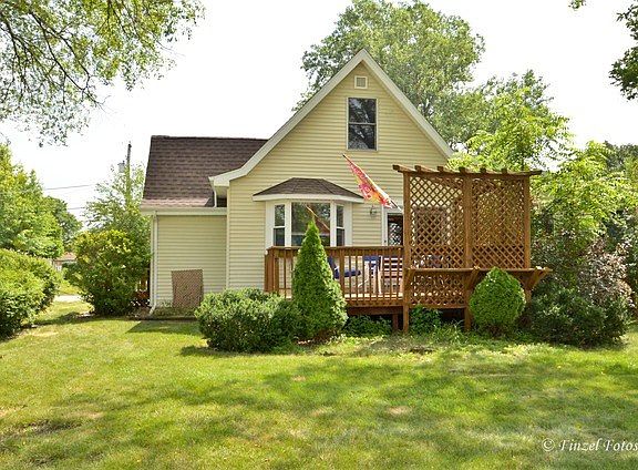 3rd image of 8333 W 106th St