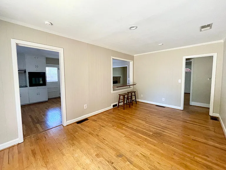 1051 S Holly St — Photo 9