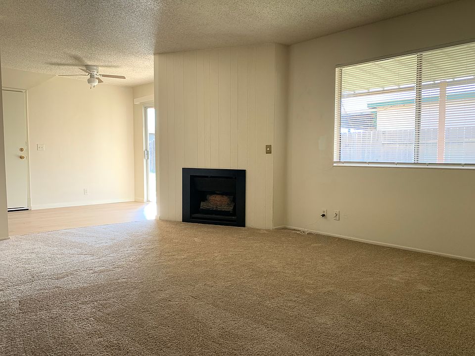1st image of 125 Woodbury Cir