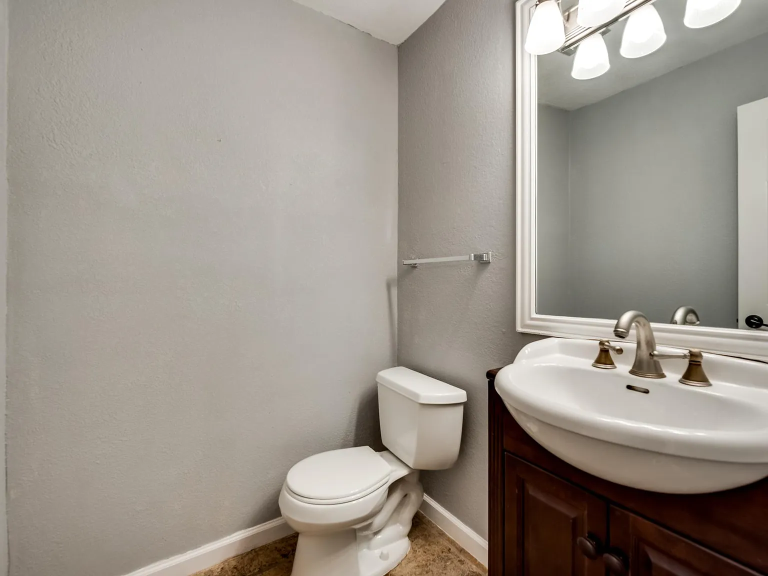 2207 Park Hill Dr — Photo 2