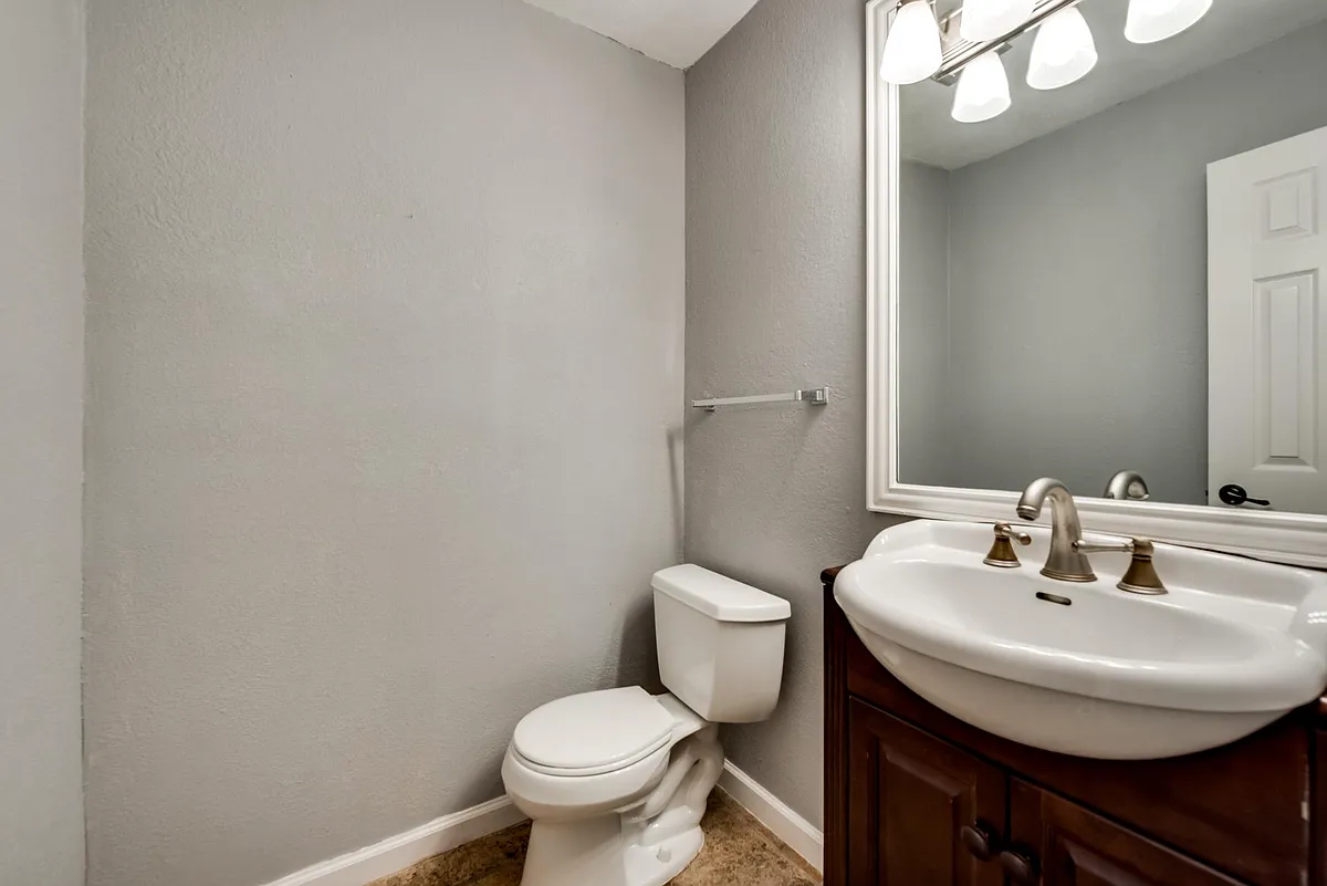 Building Photo - 2207 Park Hill Dr