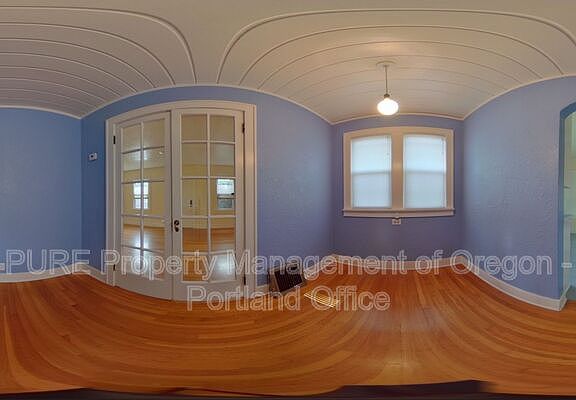 3rd image of 2411 SE Madison St