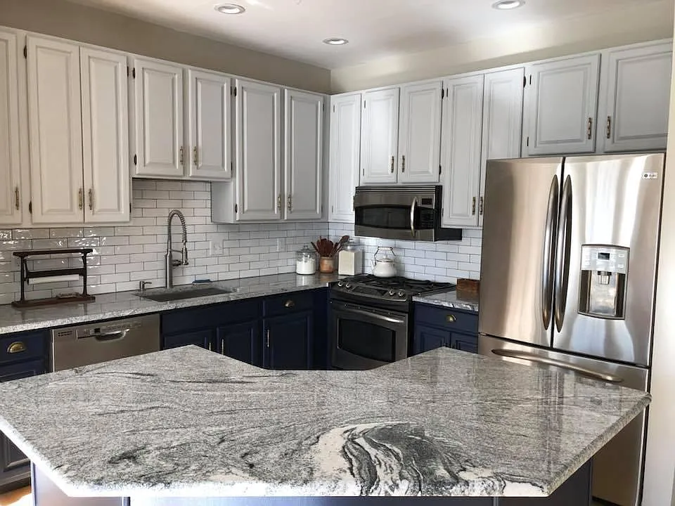 3 bed, 2282 sqft, $3,900 — Photo 2