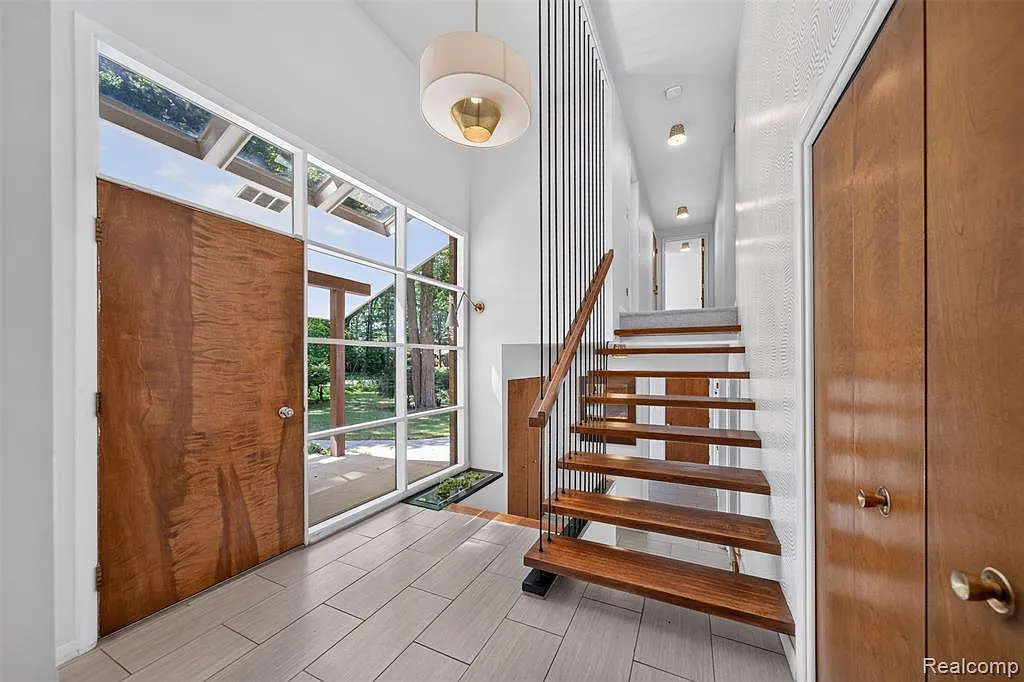 3 bed, 2.5 bath, 2545 sqft, $5,000 — Photo 4
