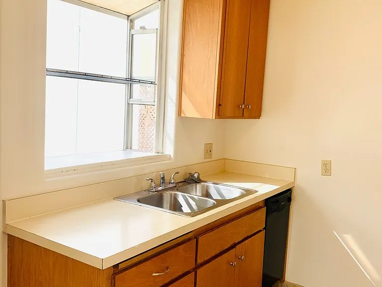 Beautiful 2bd/1ba Condo In Crown Point! W/ Garage & Laundry! $3,595/Mo — Photo 8