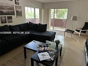 1205 Mariposa Ave — Photo 3