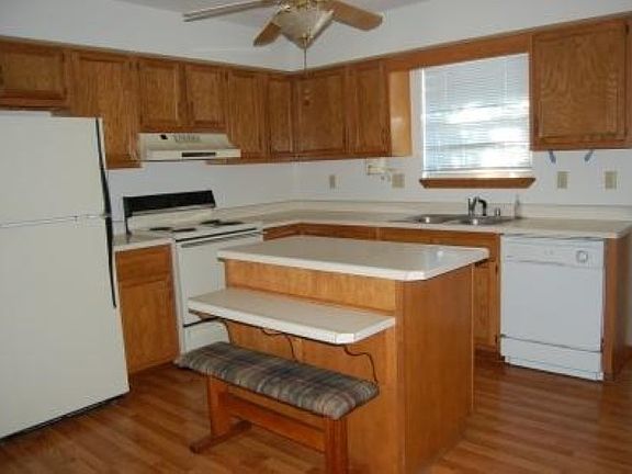 3rd image of 102 Nellie Ct