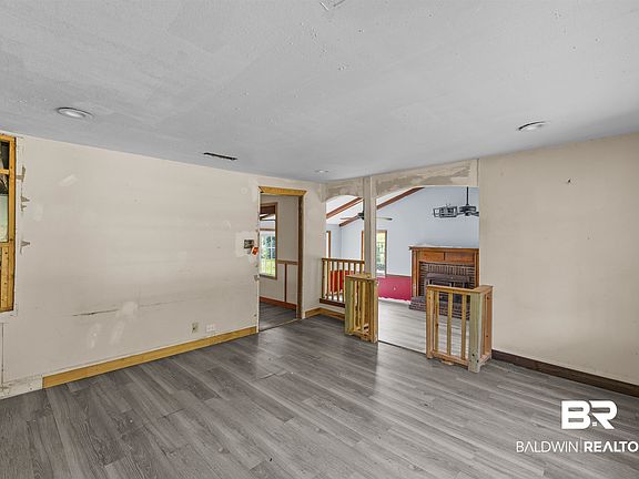 5th image of 45990 Eastwood Dr