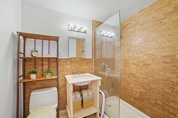 Rented by Oxford Property Group | media 12