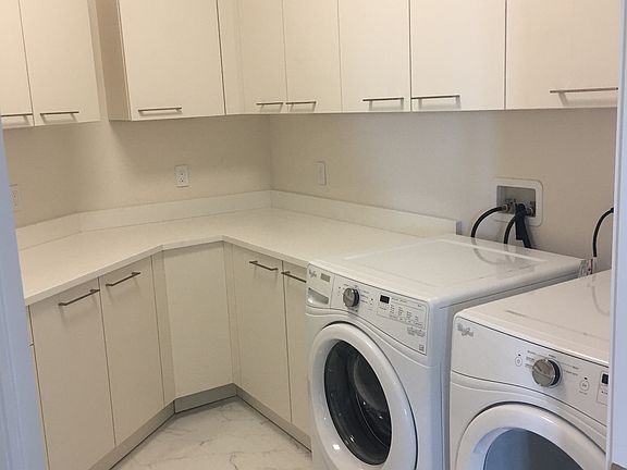 3rd floor large laundry room