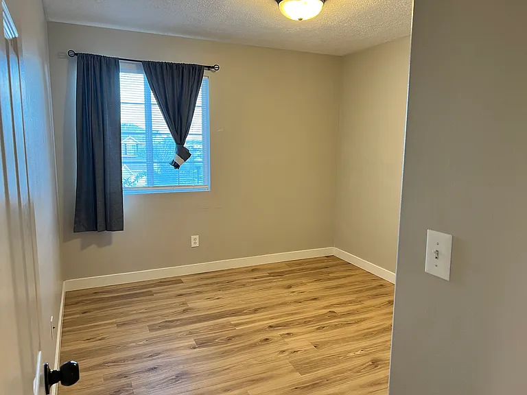 139 W Suncrest Ln #B — Photo 6