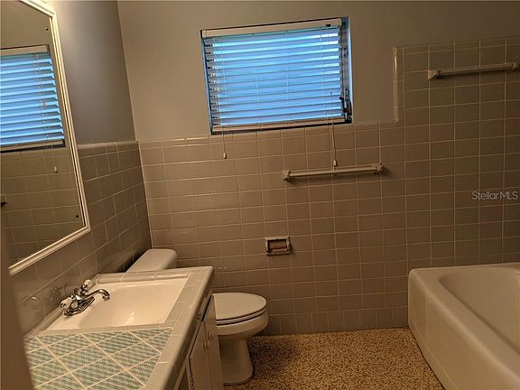 3rd image of 3205 W San Jose St
