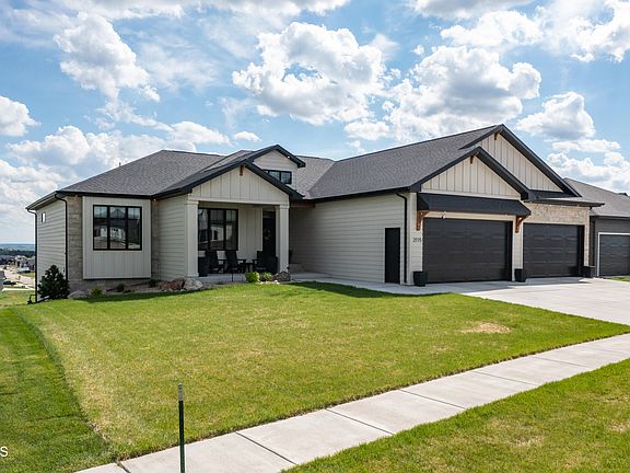 2nd image of 2115 Tule Ln