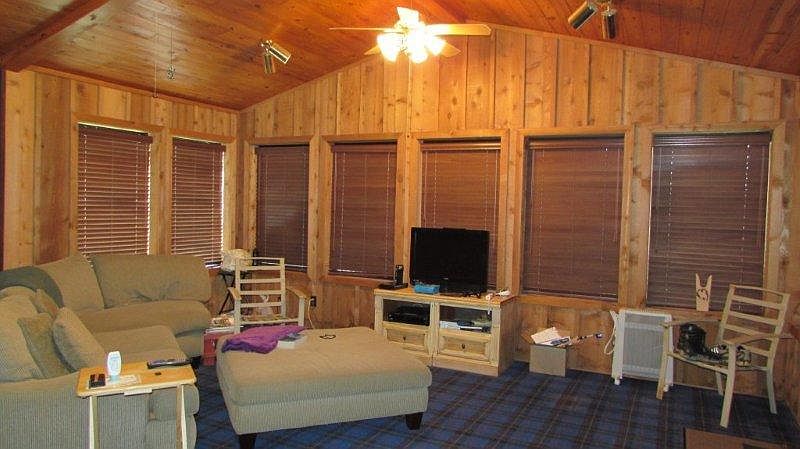 Living room with Wooden Ceiling 