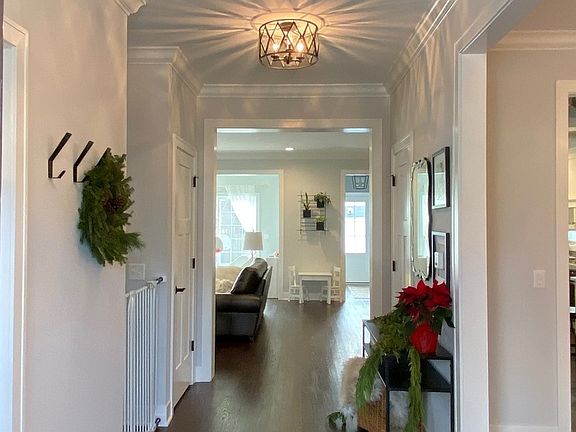 3rd image of 715 Cutler St