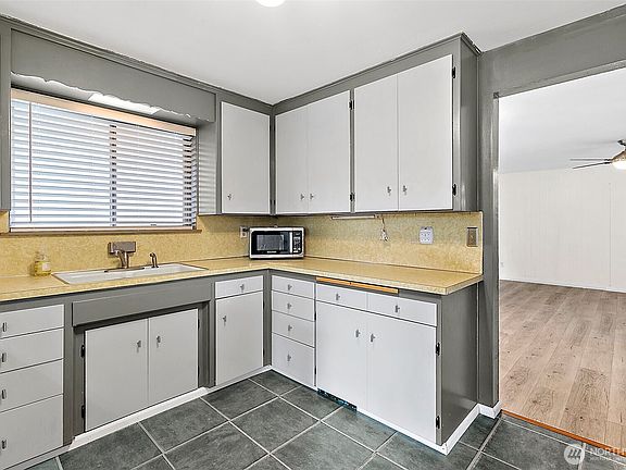 5th image of 5602 44th Avenue E