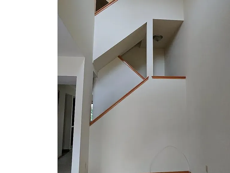 12 Ingham Way — Photo 3