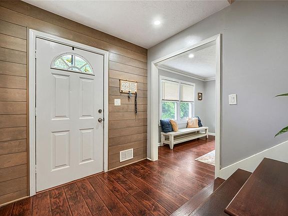 4th image of 5042 Stephens Dr SW