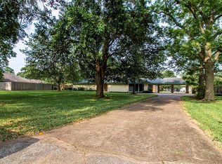 6004 Lakeside Dr, Liberty, TX 77575