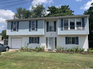 33 Princess Ave, Bay Shore, NY 11706