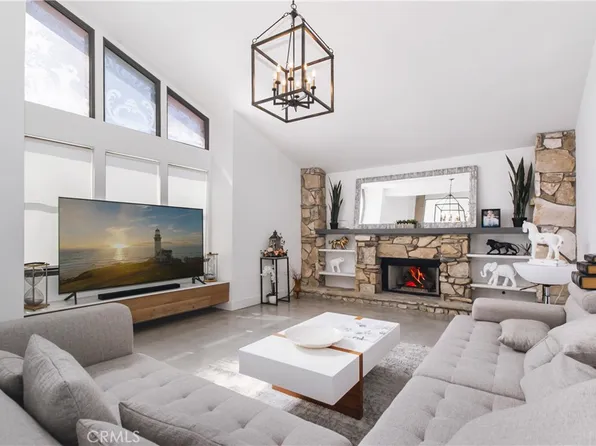 19865 Hiawatha St, Chatsworth, CA 91311